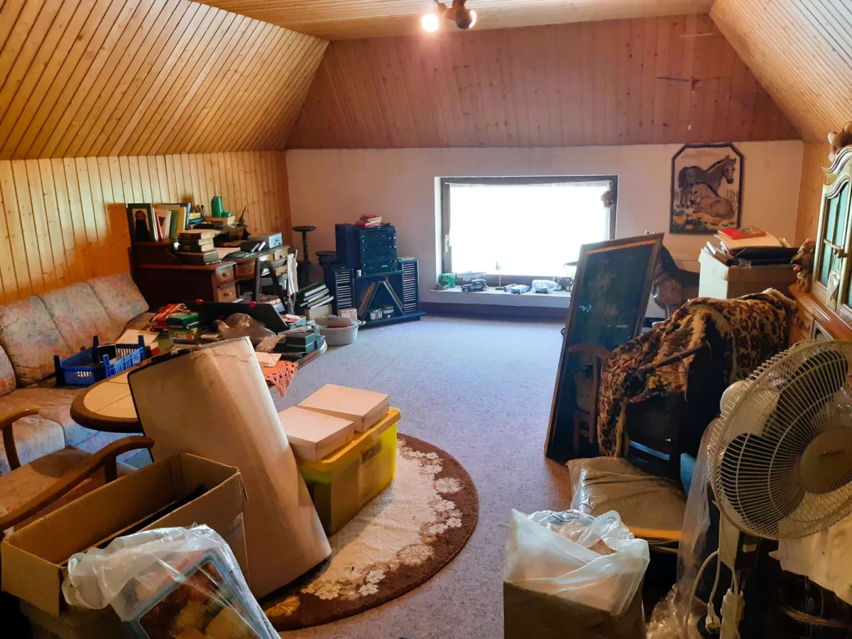 großes Wohn-oder Schlafzimmer im OG
