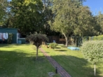 Garten mit Gartenlaube