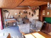 große, überdachte Terrasse im Garten