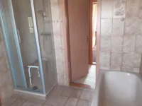 Bad im OG mit Wanne und Dusche, Bild 2