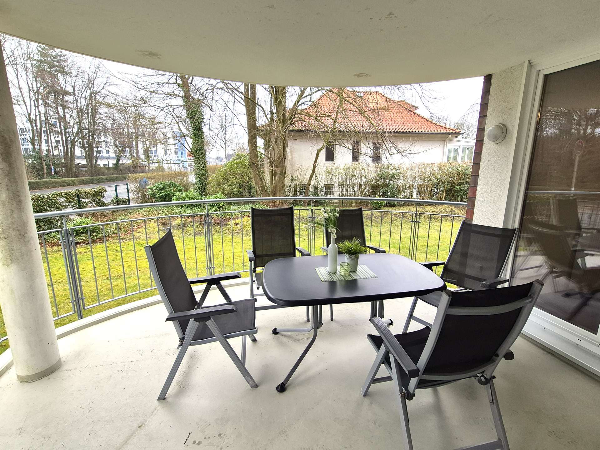 überdachter Balkon