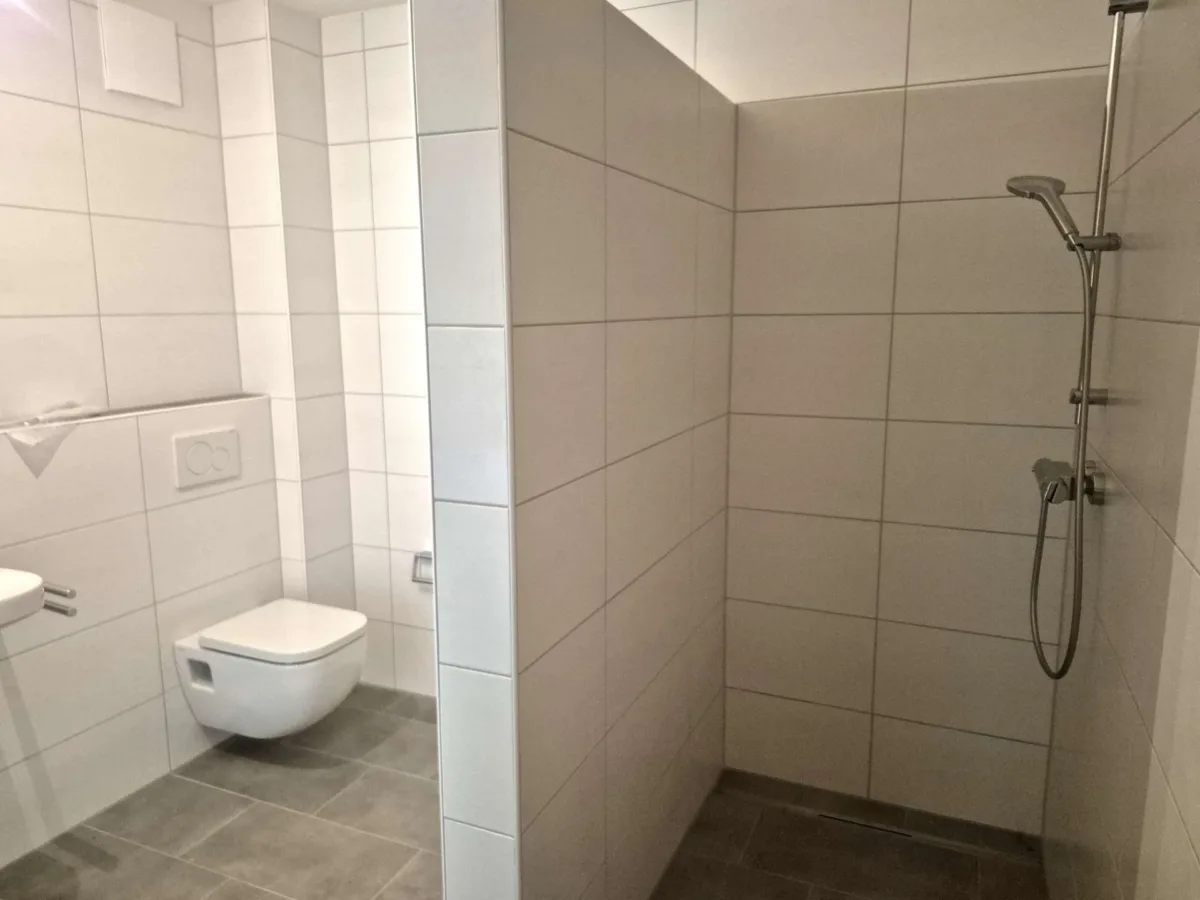 Badezimmer mit Dusche