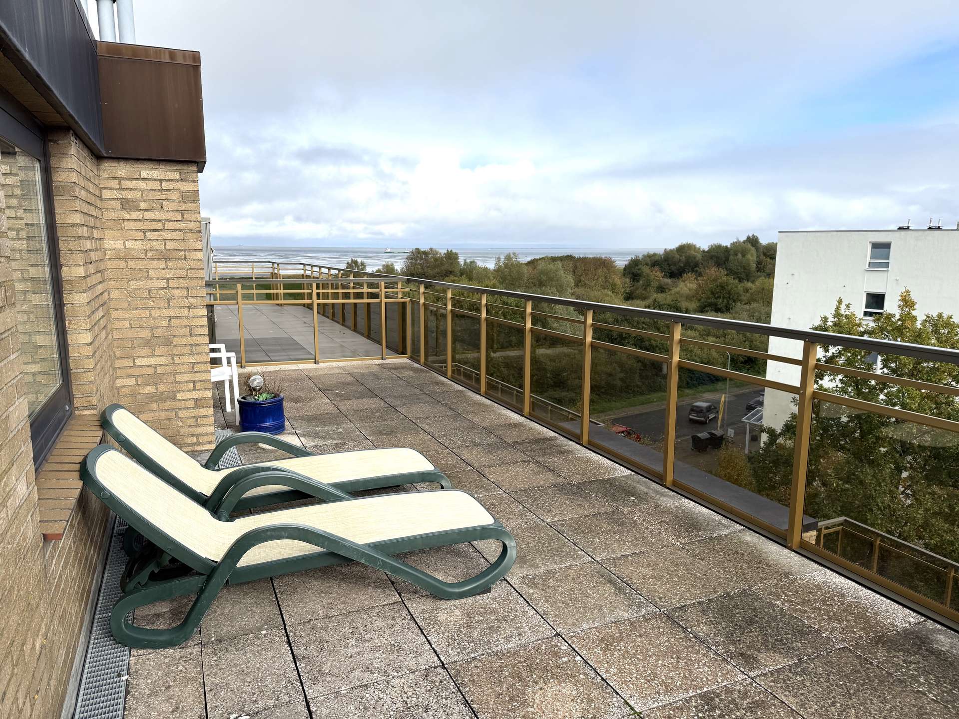 Dachterrasse mit Seeblick